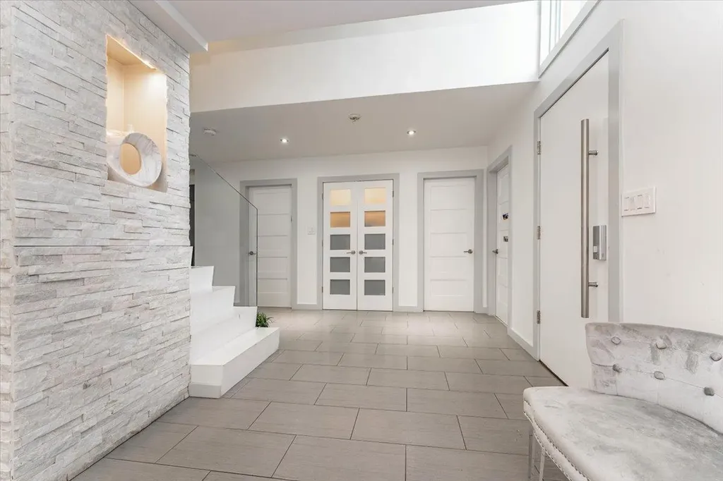 536 Oxford Road Cedarhurst NY 11516