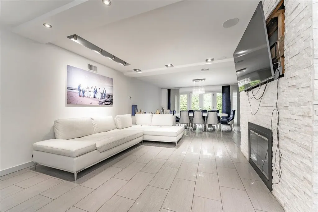 536 Oxford Road Cedarhurst NY 11516