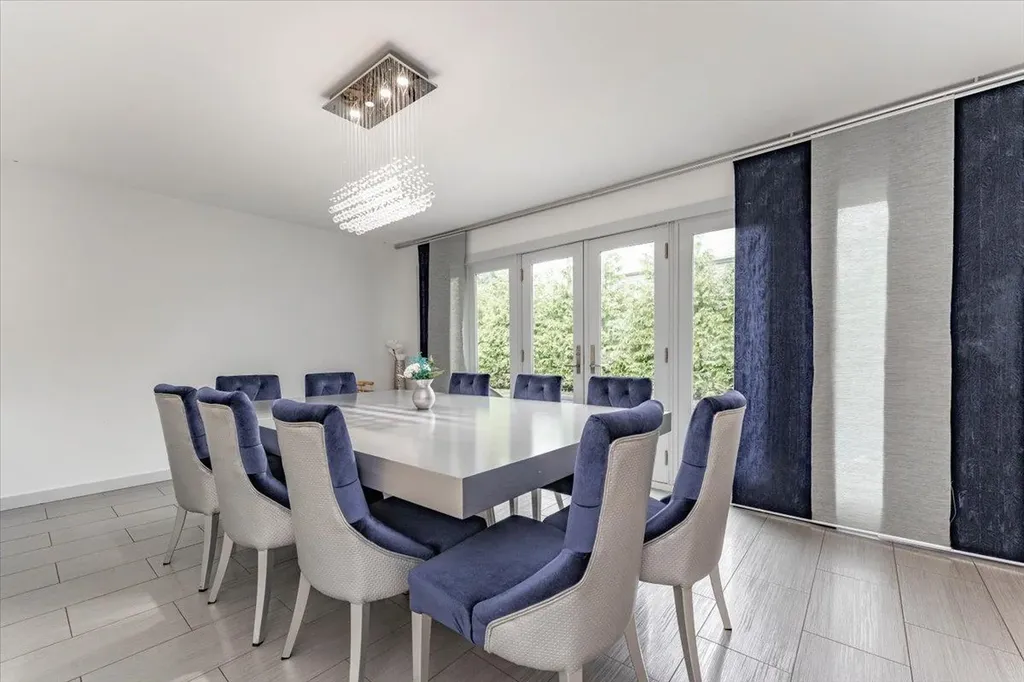 536 Oxford Road Cedarhurst NY 11516