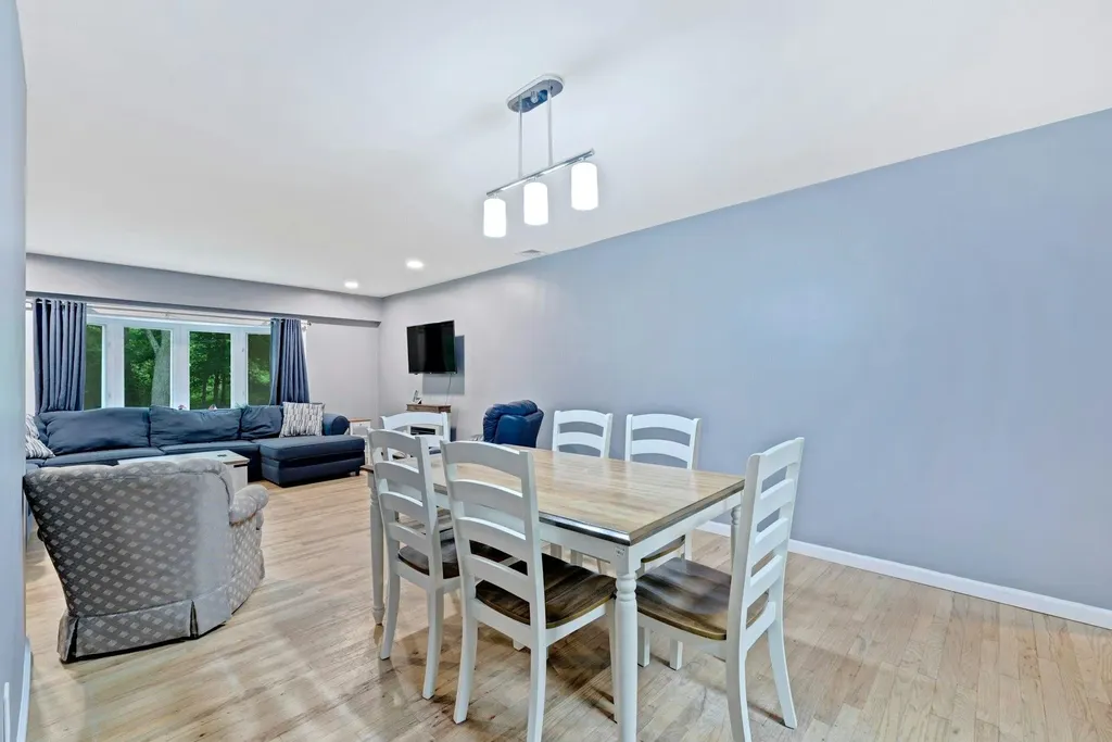 522 Starlight Drive Shirley NY 11967