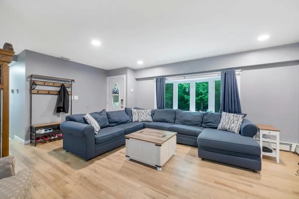 522 Starlight Drive Shirley NY 11967