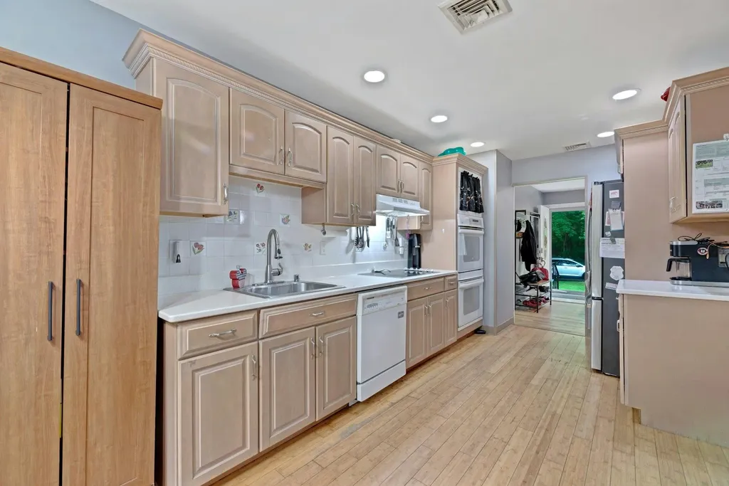 522 Starlight Drive Shirley NY 11967