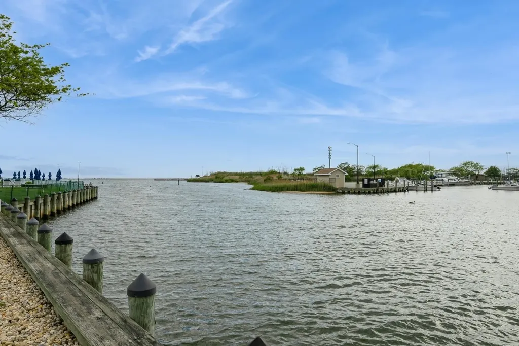 240 Mariners Way Copiague NY 11726