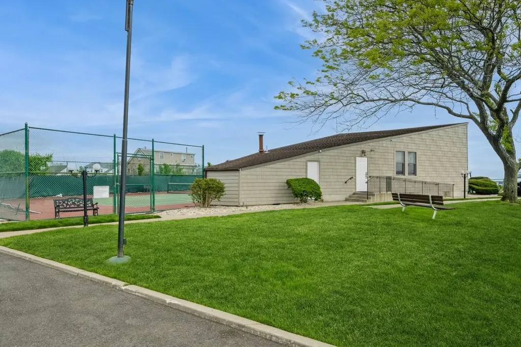 240 Mariners Way Copiague NY 11726