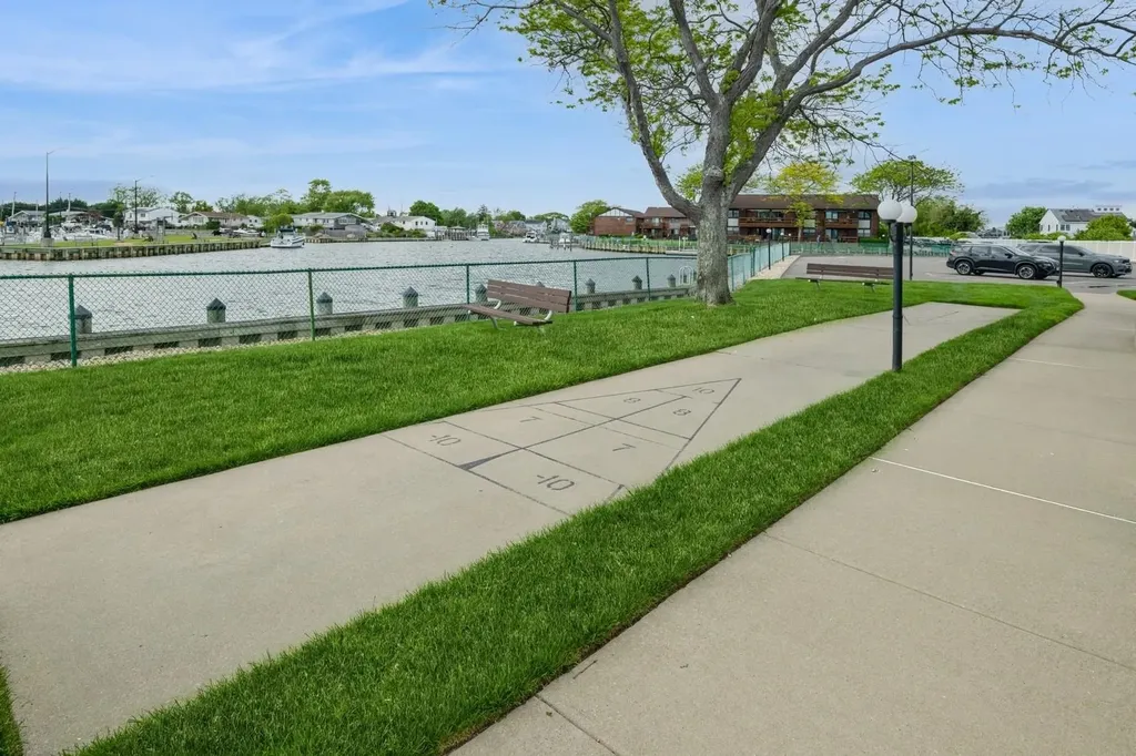 240 Mariners Way Copiague NY 11726