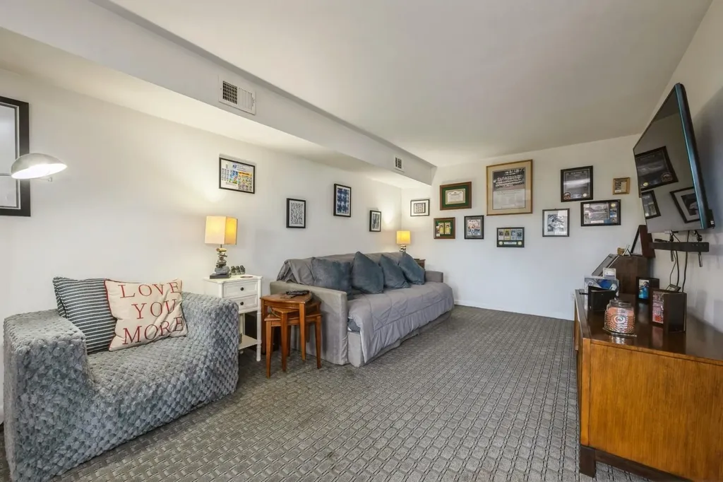 240 Mariners Way Copiague NY 11726