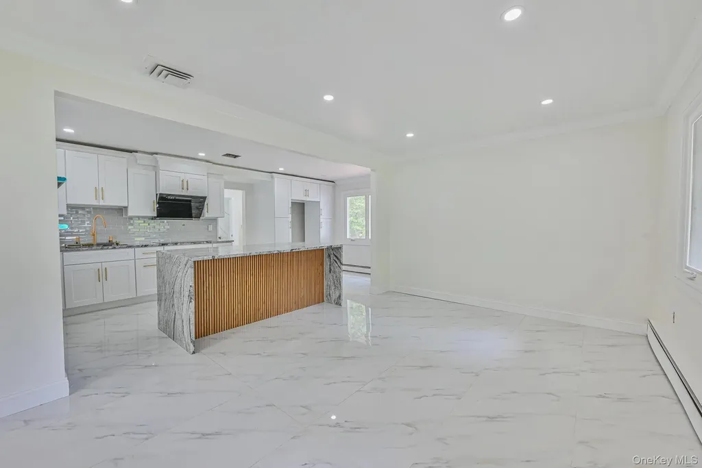1 Parkhill Court Huntington NY 11743