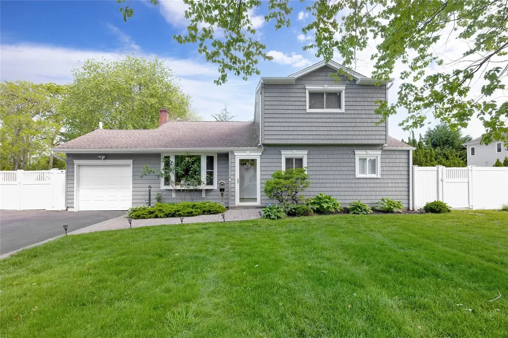651 Hyman Avenue Bay Shore NY 11706