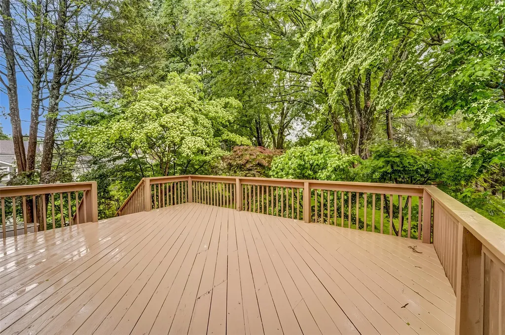 28 Lawrence Street Mount Kisco NY 10549
