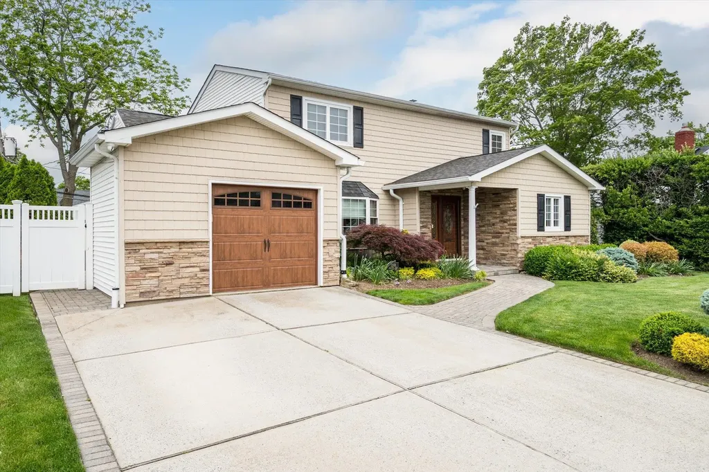1248 Pleasant Road Wantagh NY 11793