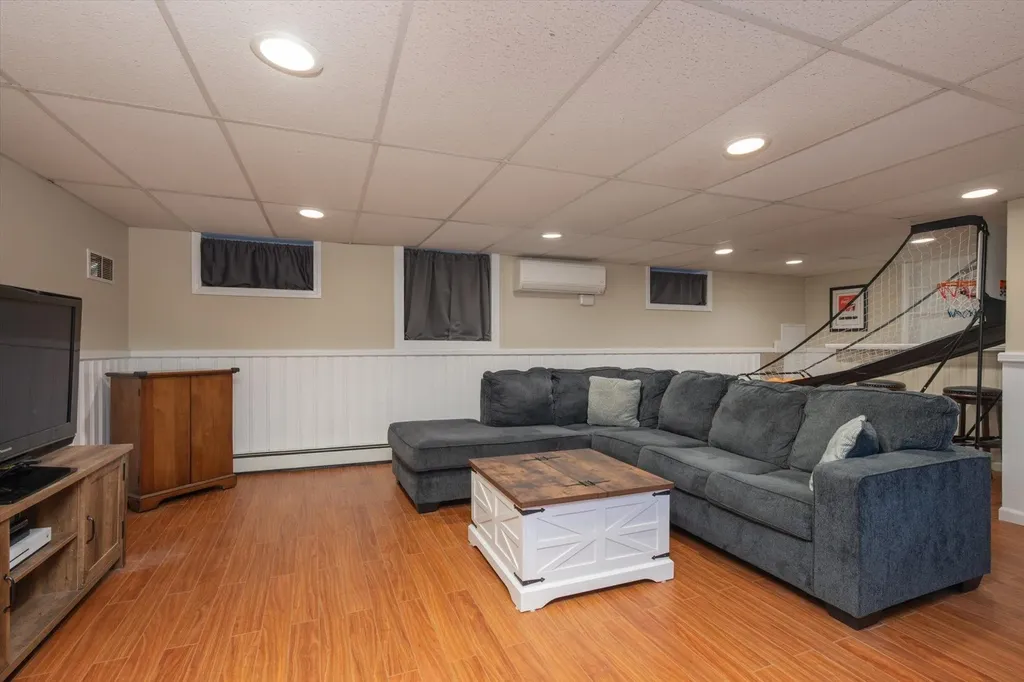 1248 Pleasant Road Wantagh NY 11793