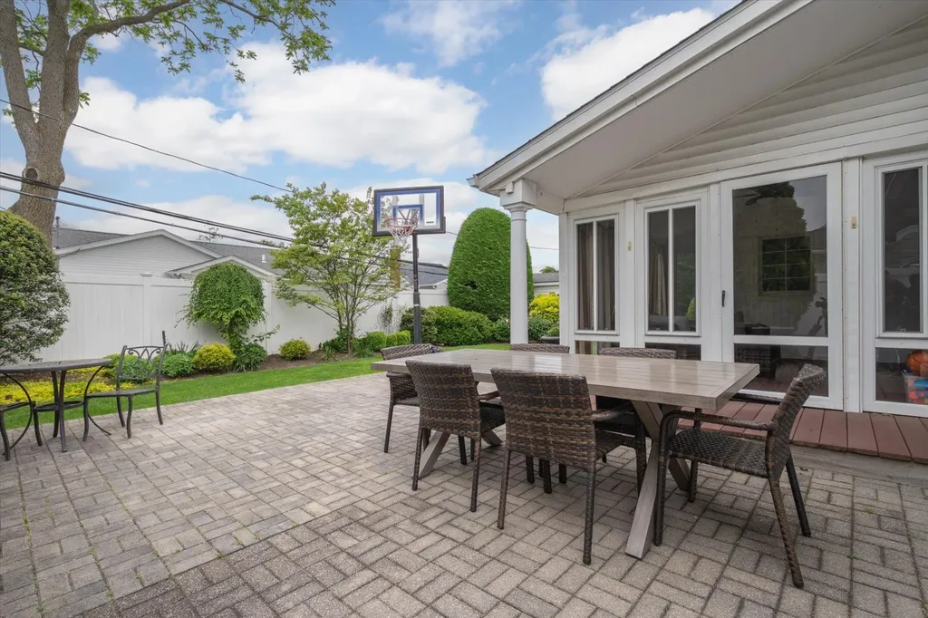 1248 Pleasant Road Wantagh NY 11793