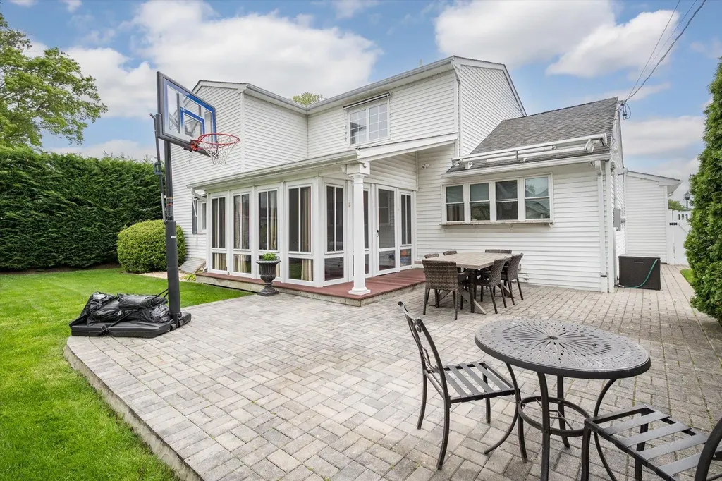 1248 Pleasant Road Wantagh NY 11793