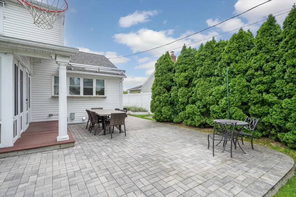 1248 Pleasant Road Wantagh NY 11793