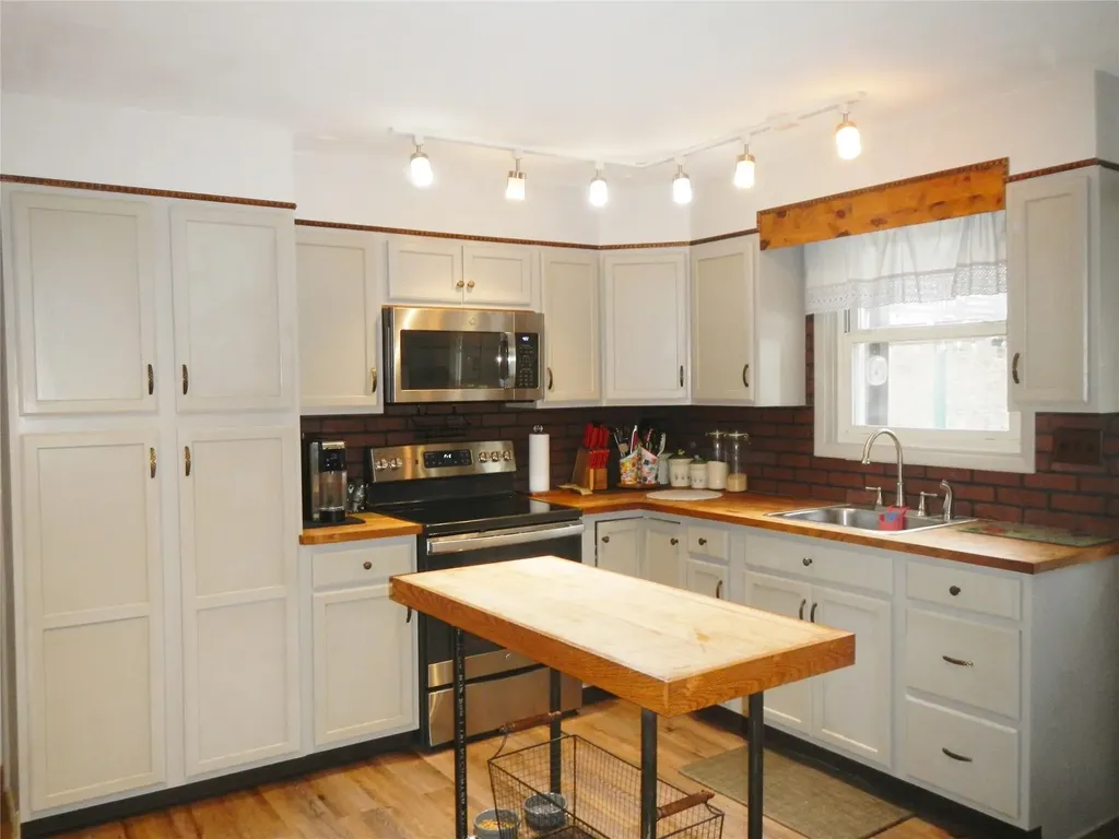 454 Coldenham Road Walden NY 12586