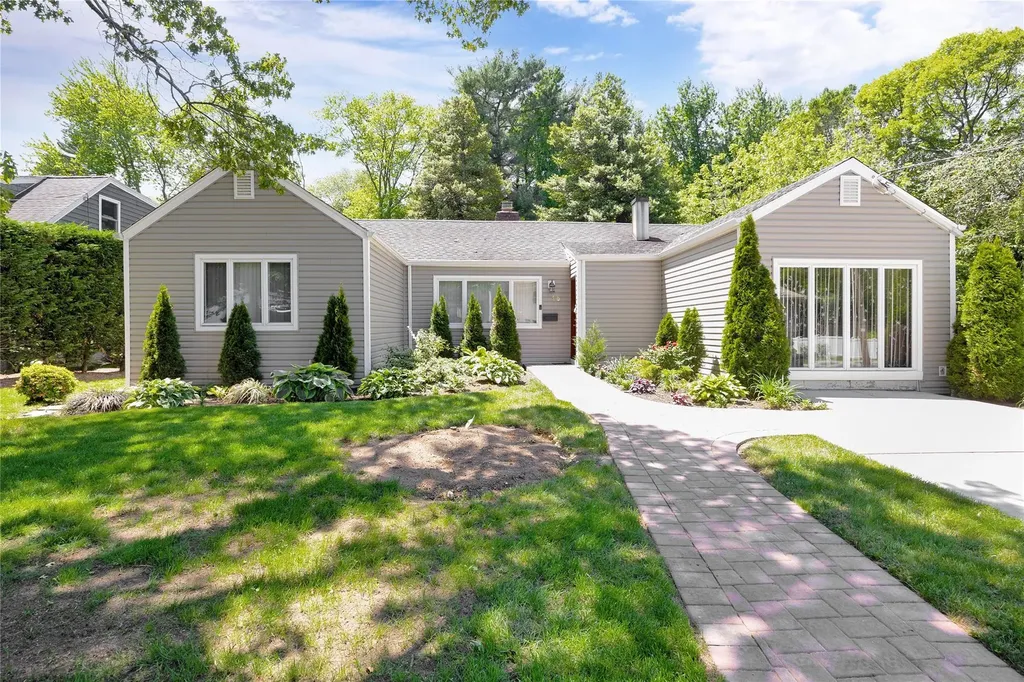 15 W Forest Avenue Freeport NY 11520
