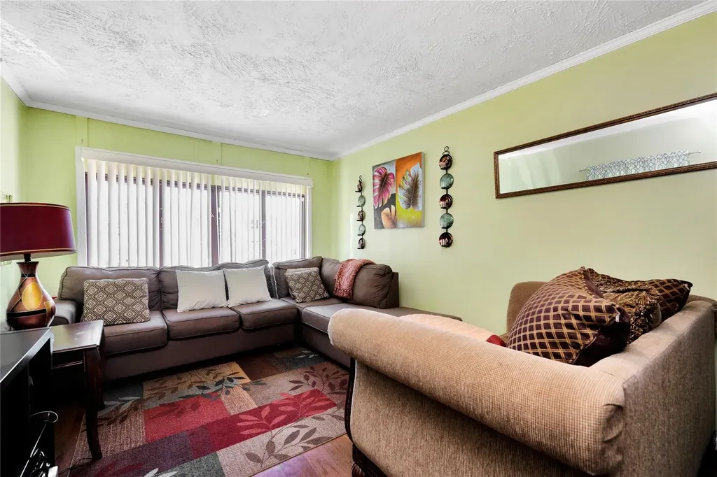 15 W Forest Avenue Freeport NY 11520