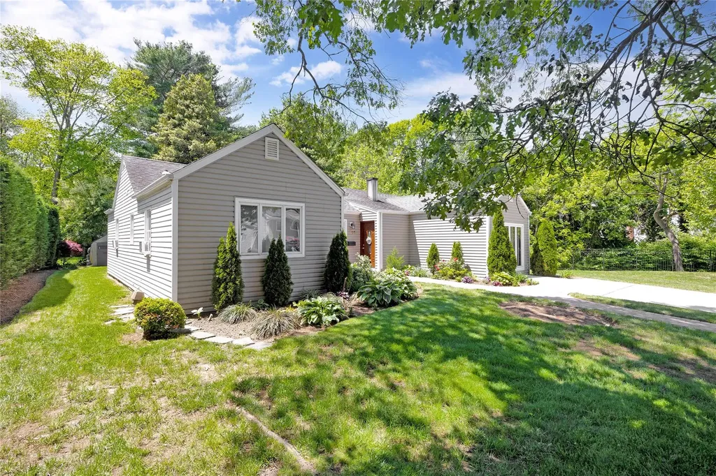 15 W Forest Avenue Freeport NY 11520