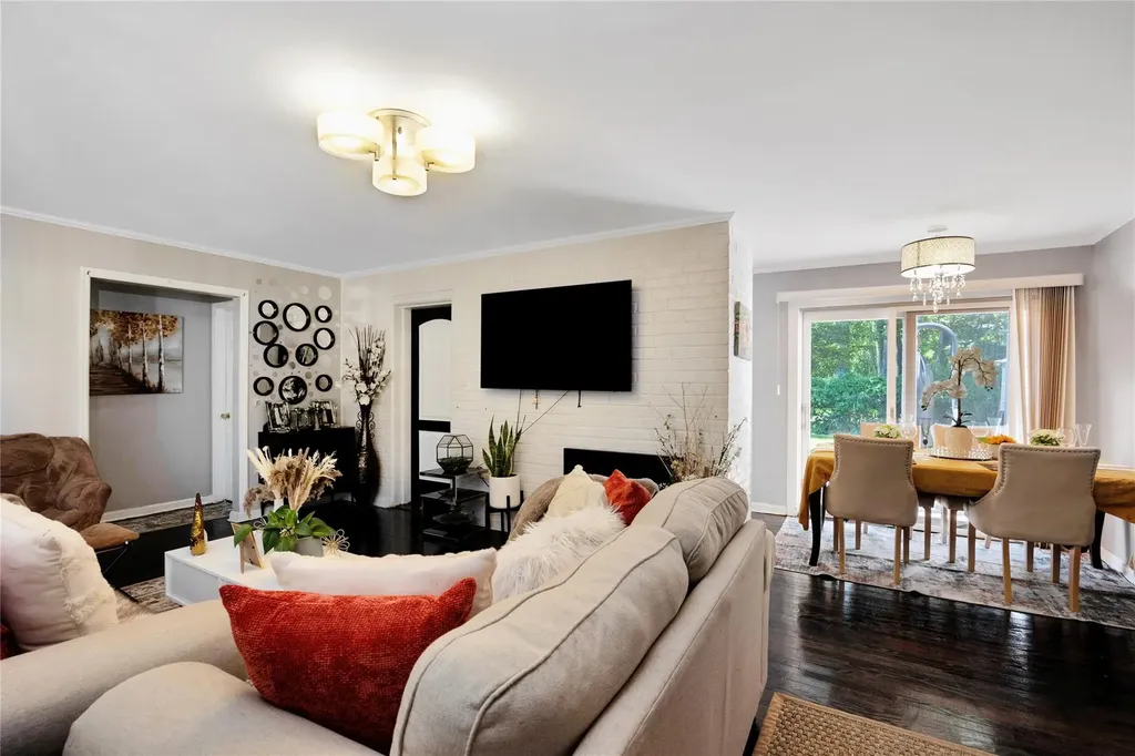 15 W Forest Avenue Freeport NY 11520