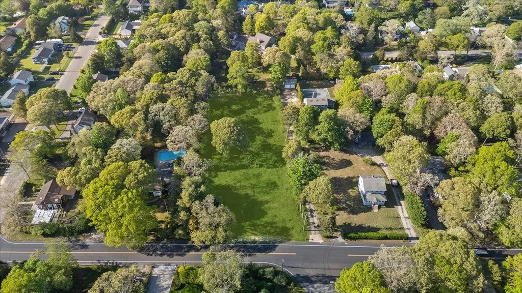 115 Bay Avenue E Hampton Bays NY 11946