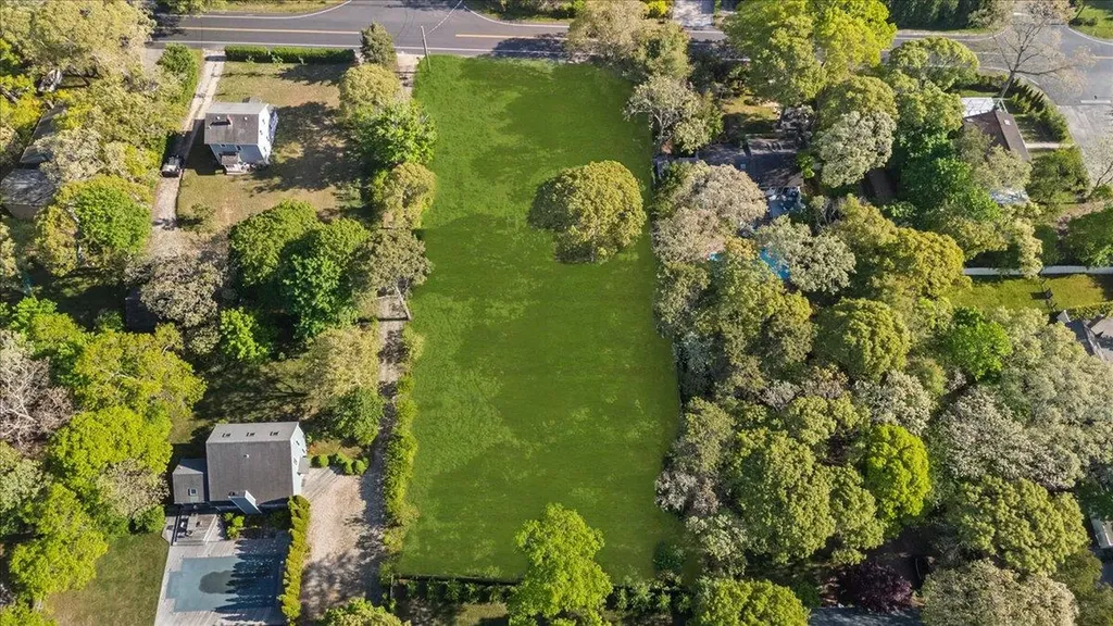 115 Bay Avenue E Hampton Bays NY 11946