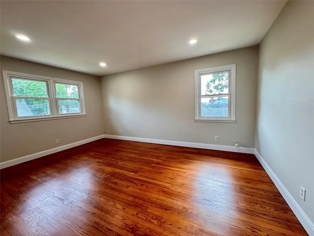 22 Warner Lane Ronkonkoma NY 11779