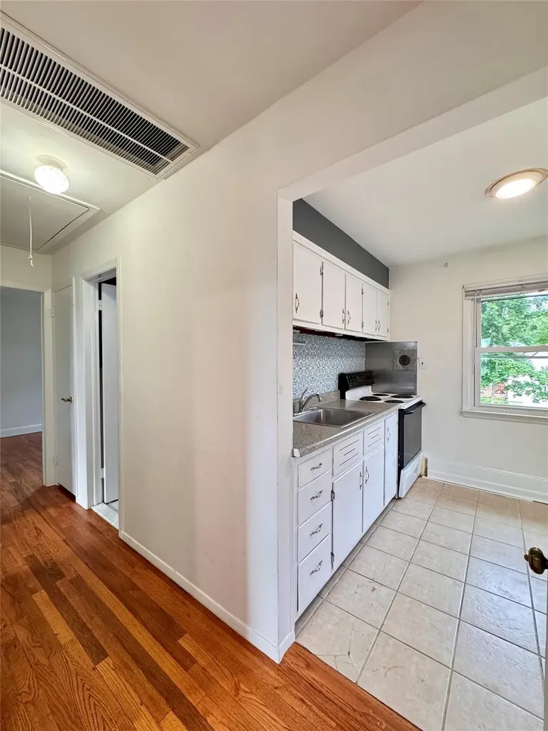 22 Warner Lane Ronkonkoma NY 11779