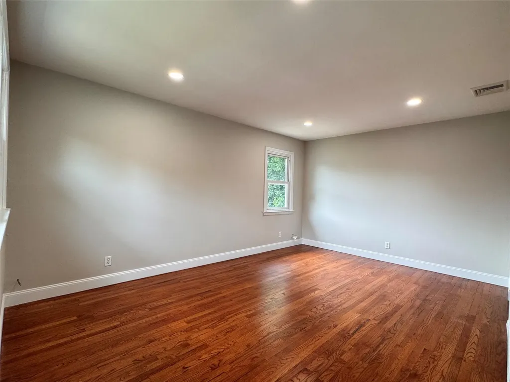 22 Warner Lane Ronkonkoma NY 11779