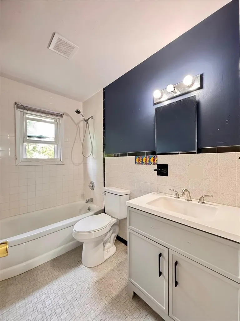 22 Warner Lane Ronkonkoma NY 11779