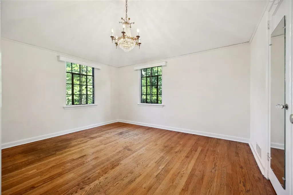 119 Knickerbocker Road Manhasset NY 11030