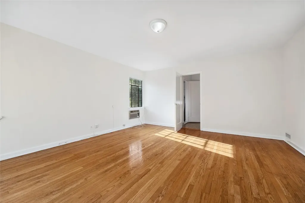 119 Knickerbocker Road Manhasset NY 11030