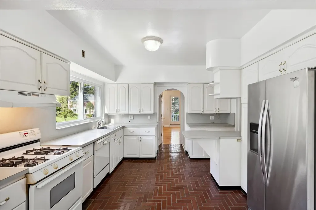 119 Knickerbocker Road Manhasset NY 11030