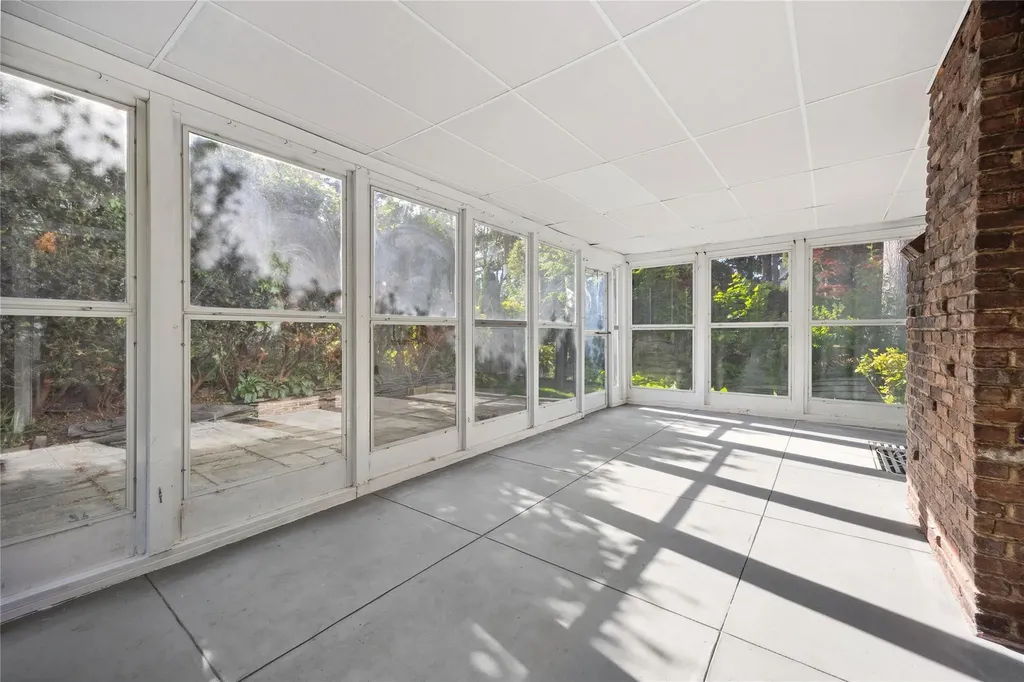 119 Knickerbocker Road Manhasset NY 11030