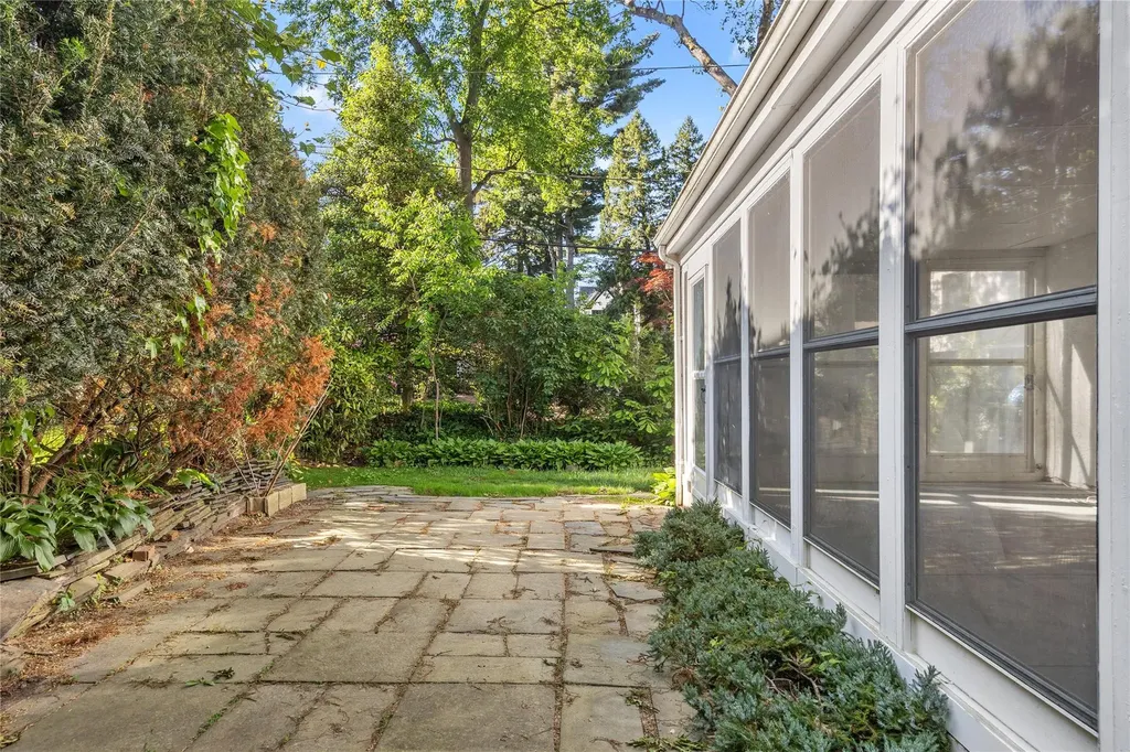 119 Knickerbocker Road Manhasset NY 11030