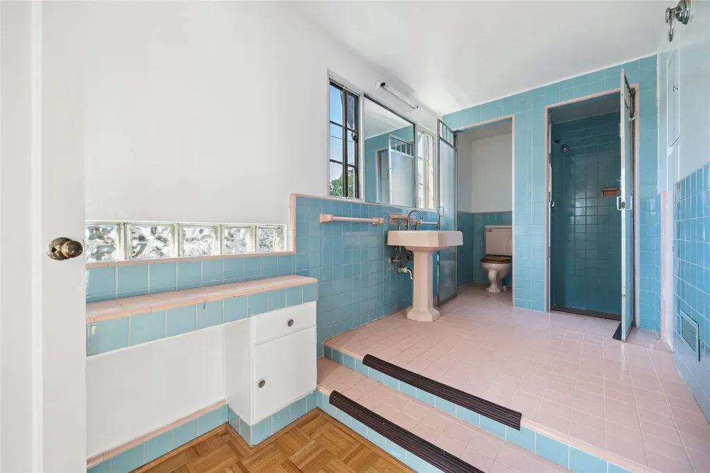 119 Knickerbocker Road Manhasset NY 11030