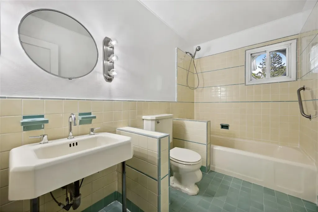 119 Knickerbocker Road Manhasset NY 11030