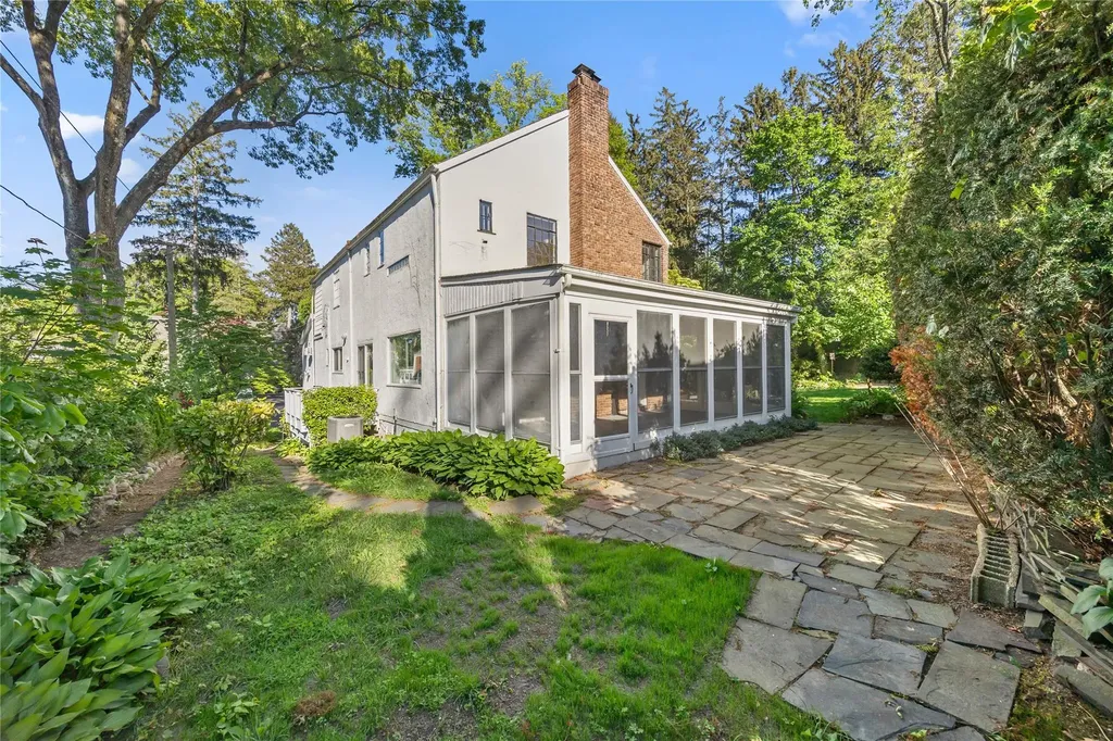 119 Knickerbocker Road Manhasset NY 11030