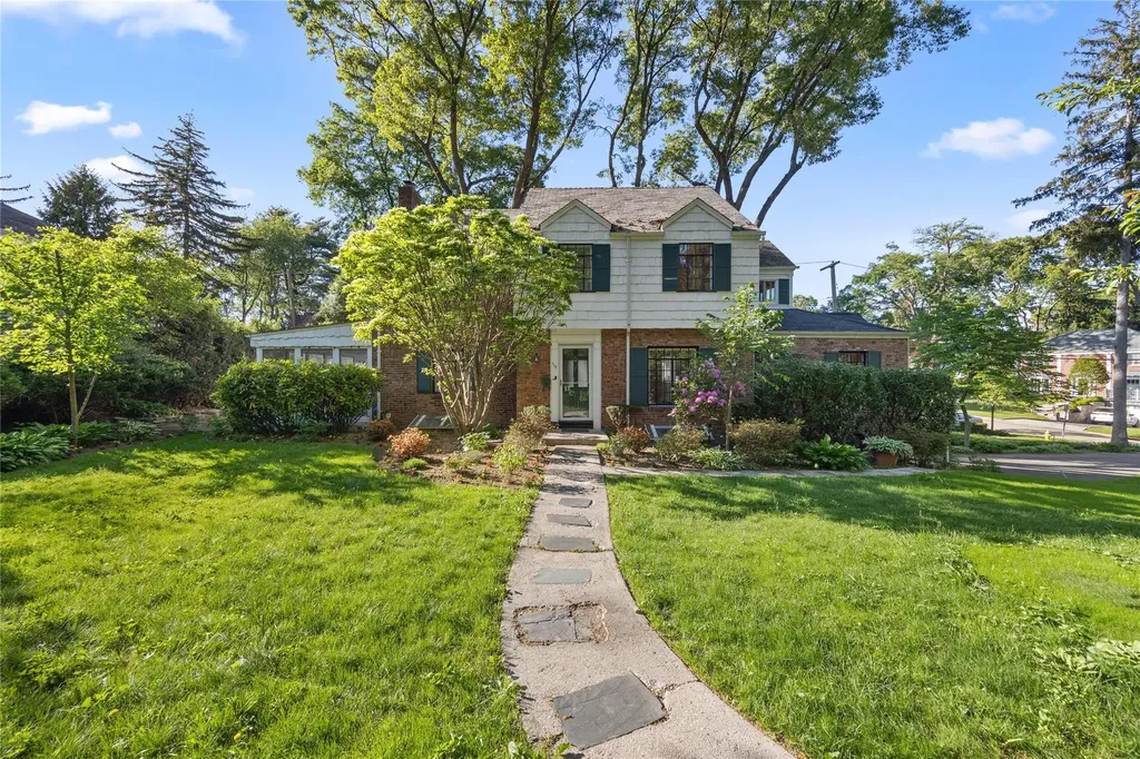 119 Knickerbocker Road Manhasset NY 11030