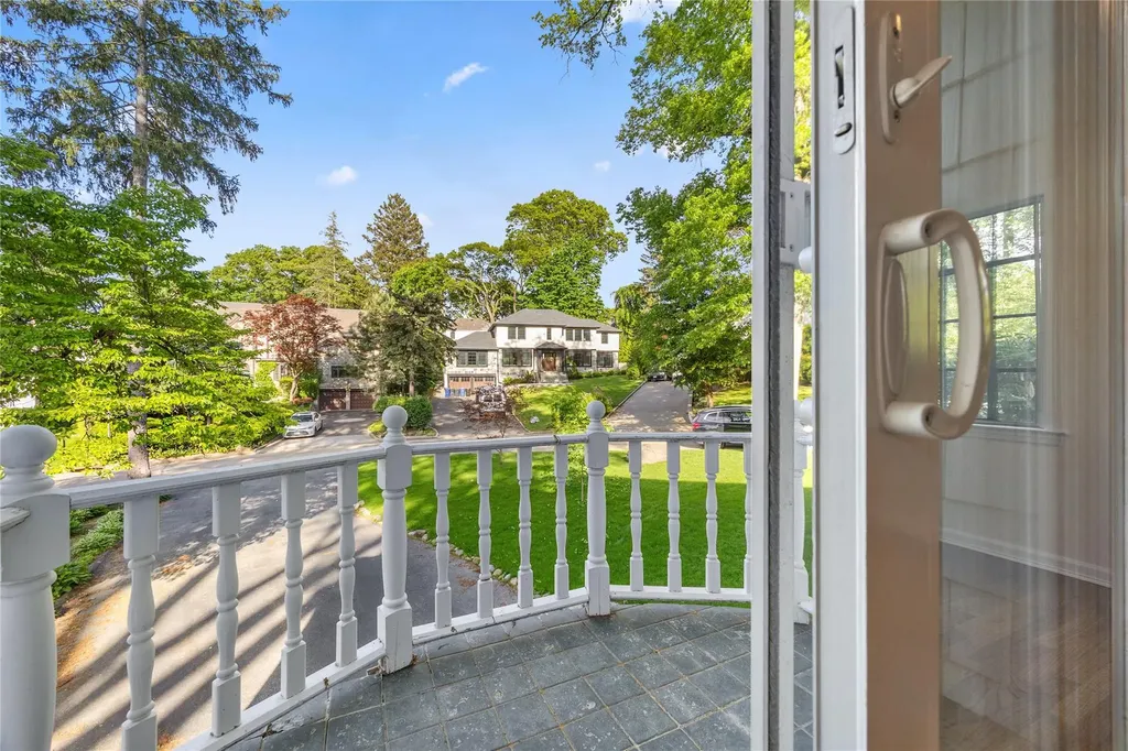 119 Knickerbocker Road Manhasset NY 11030