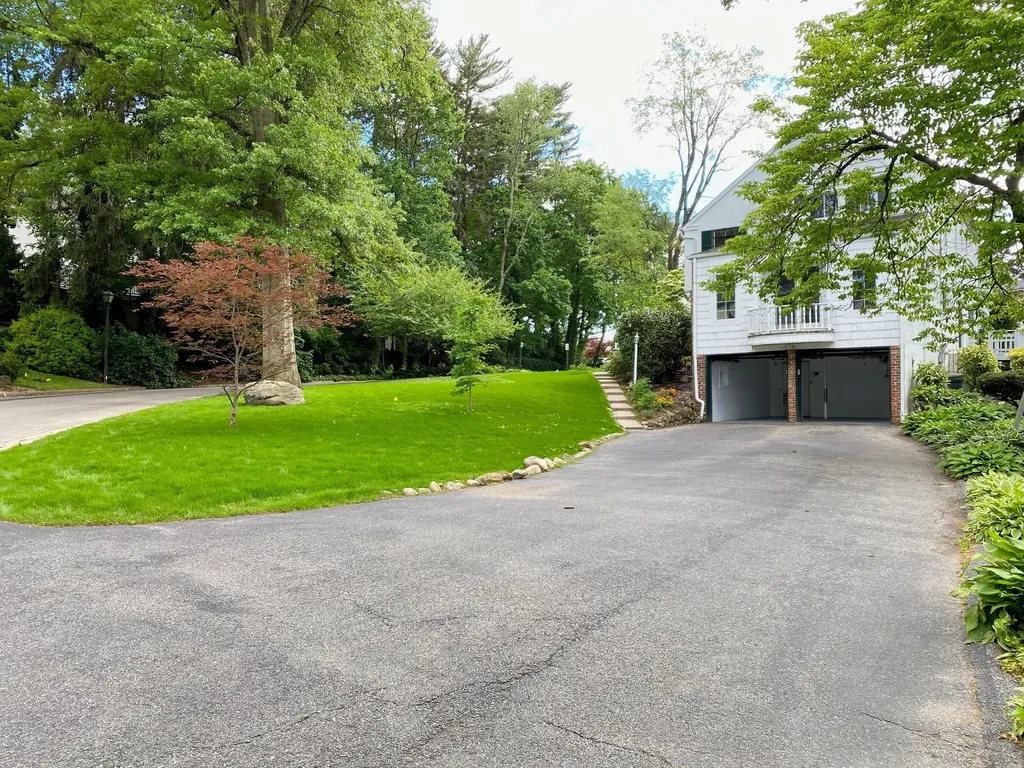 119 Knickerbocker Road Manhasset NY 11030