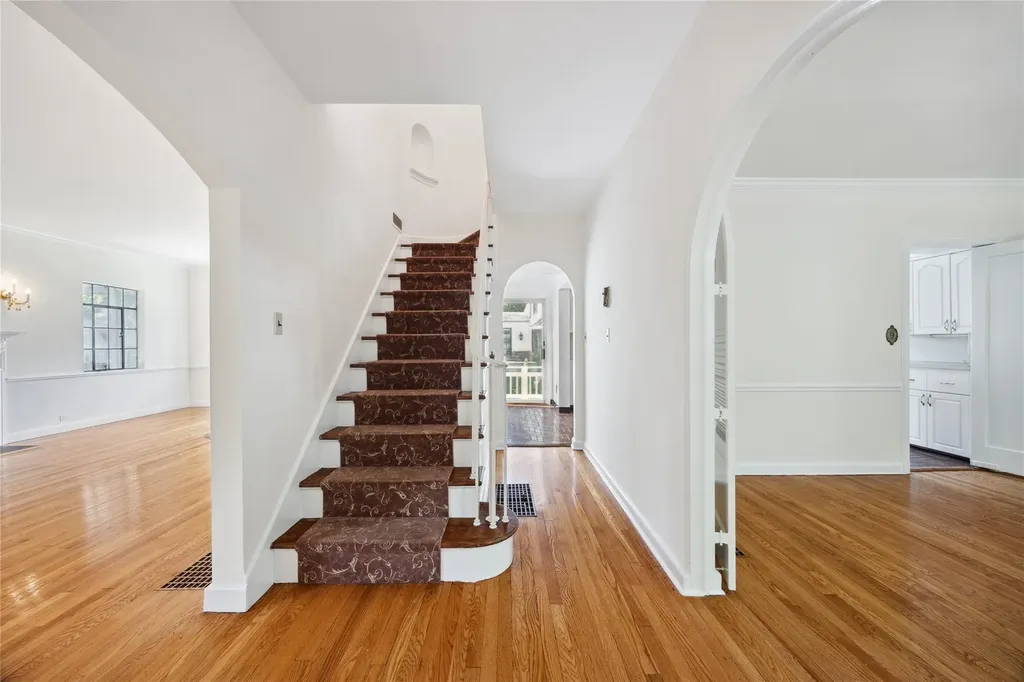119 Knickerbocker Road Manhasset NY 11030