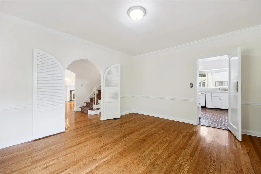 119 Knickerbocker Road Manhasset NY 11030