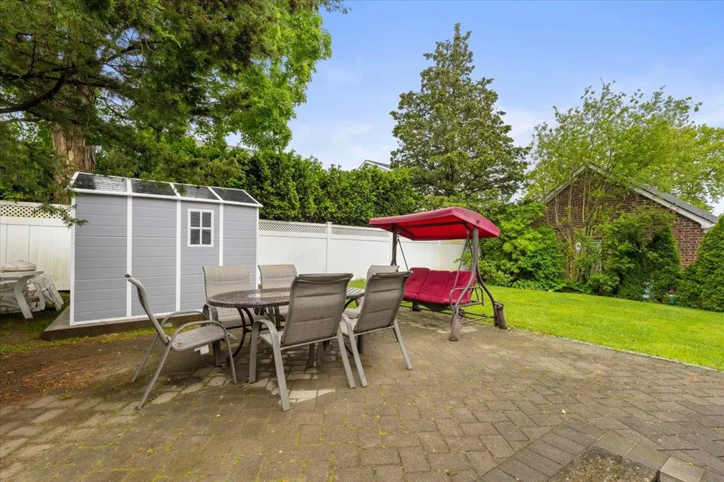 66 Lyons Road Scarsdale NY 10583