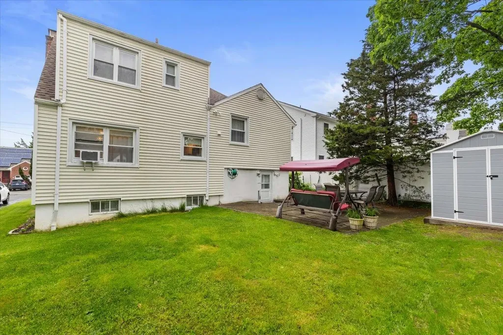 66 Lyons Road Scarsdale NY 10583