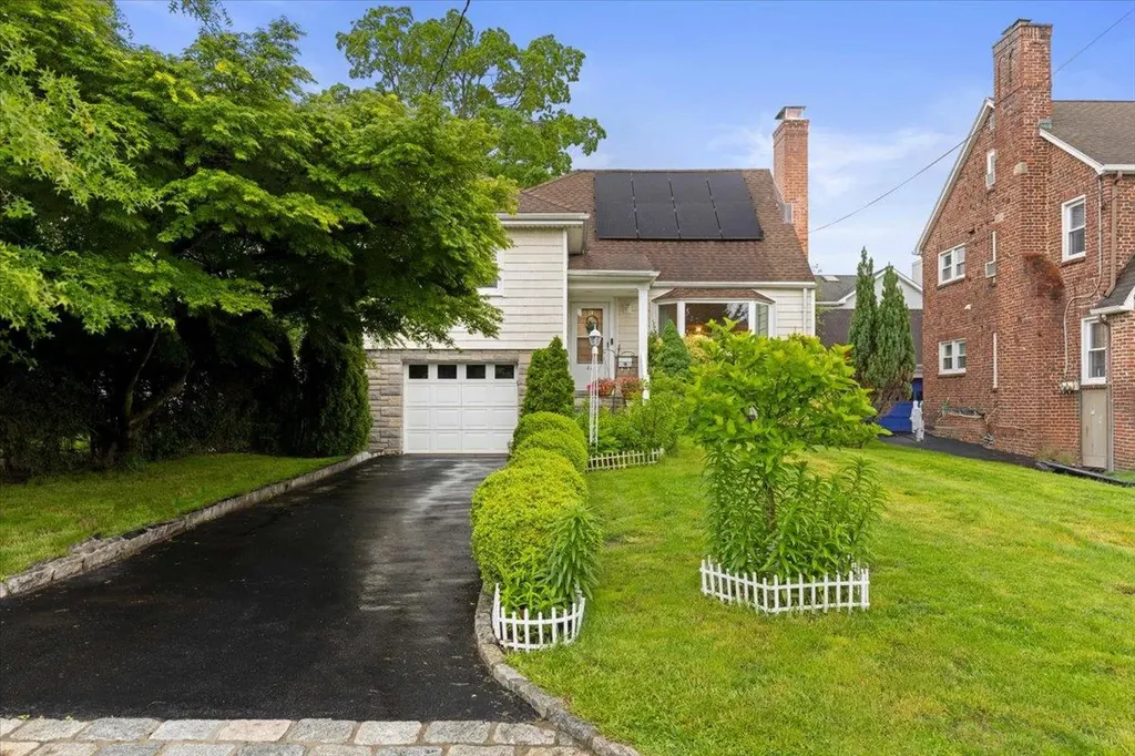 66 Lyons Road Scarsdale NY 10583