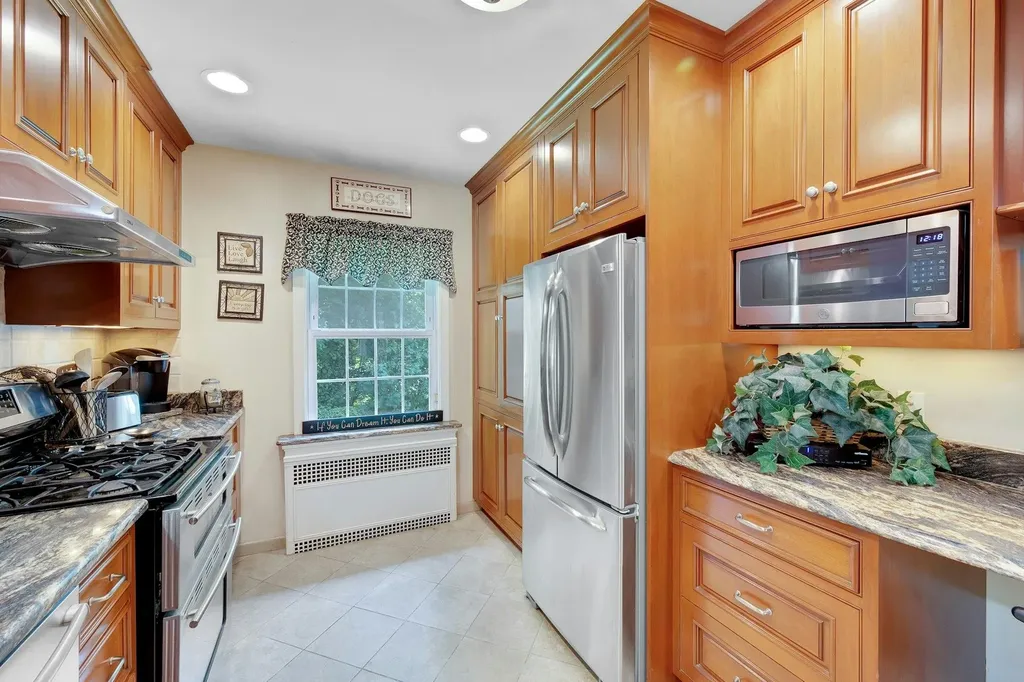 76 Parkview Drive Bronxville NY 10708
