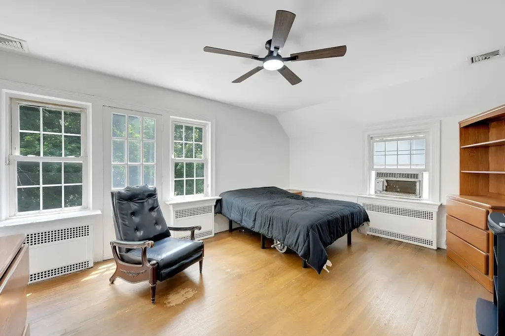 76 Parkview Drive Bronxville NY 10708