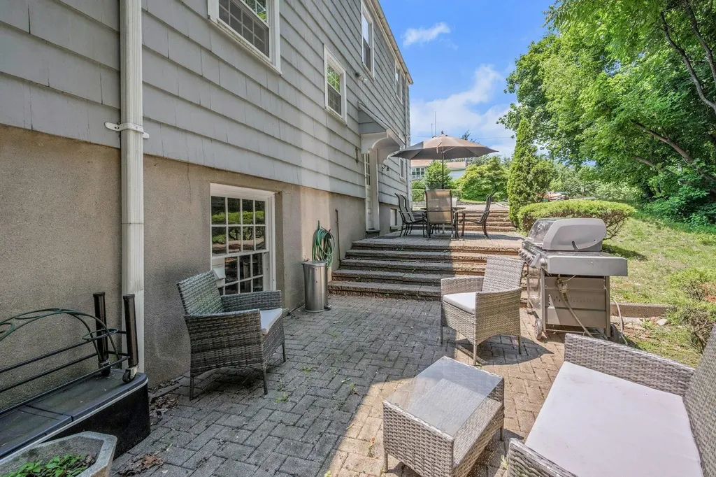 76 Parkview Drive Bronxville NY 10708