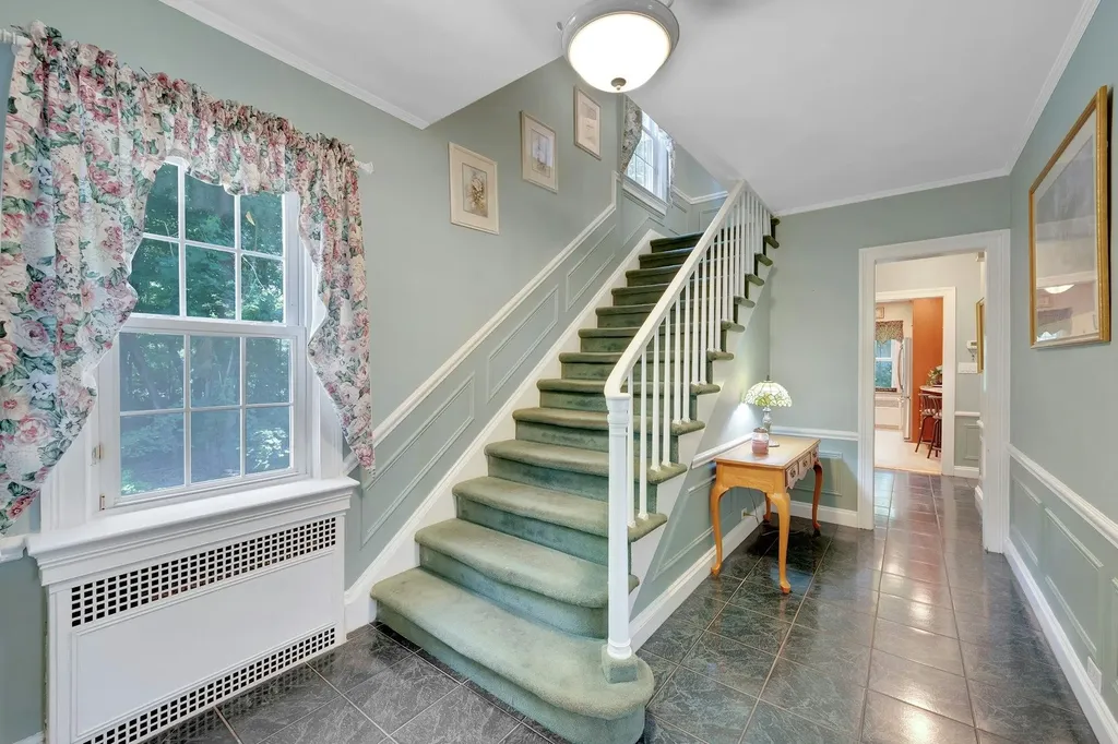 76 Parkview Drive Bronxville NY 10708