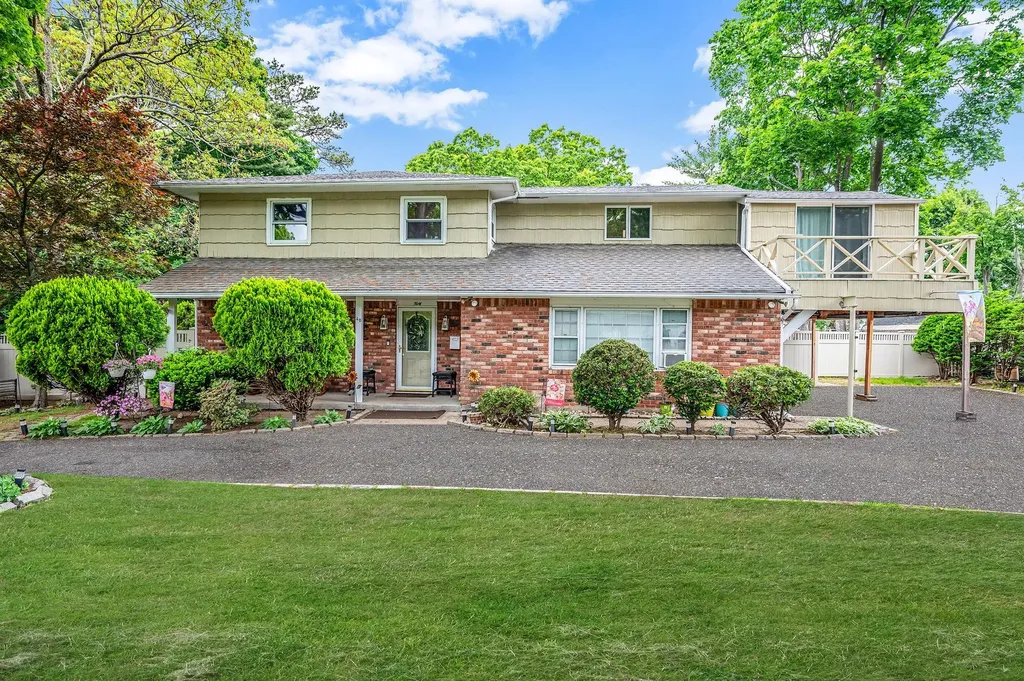 40 Monroe Avenue Brentwood NY 11717